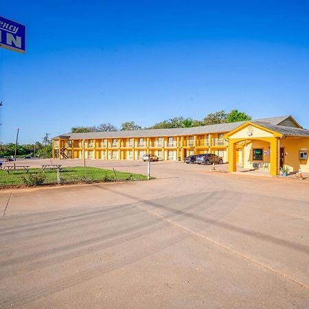 Regency Inn By Oyo Rockdale Tx Exteriör bild